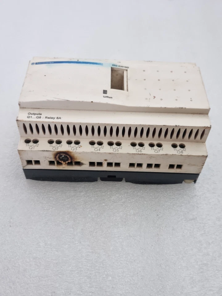 SCHNEIDER TELEMECANIQUE SR2 E201BD 24VDC PLC SMART RELAY MODULE FOR PARTS